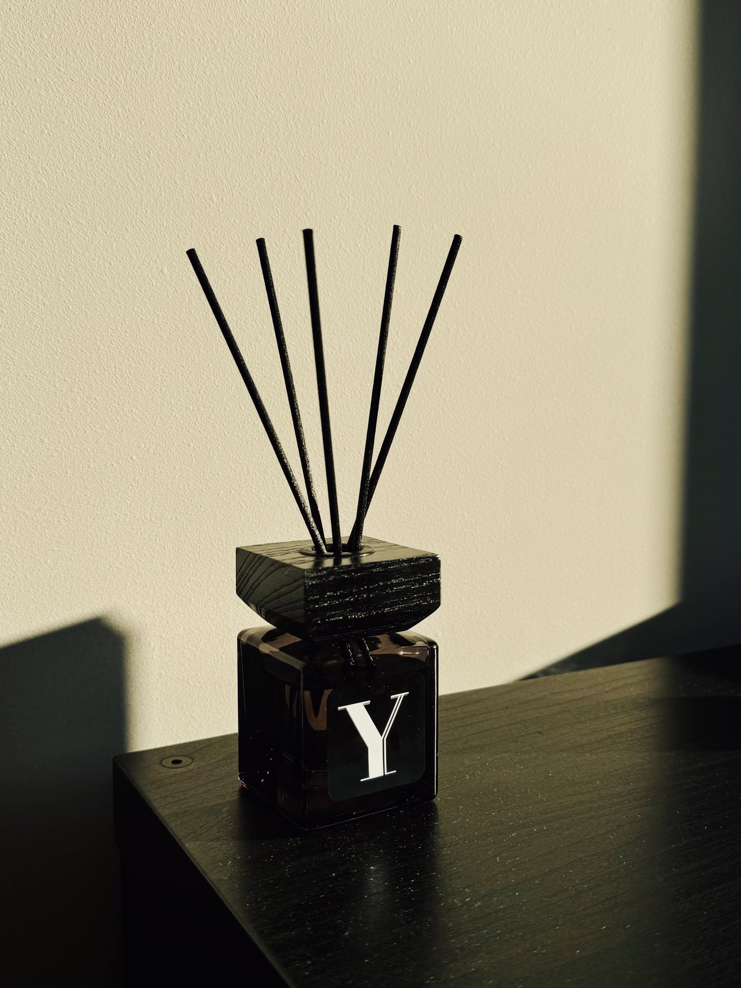 Label Y No1 ,Peach Lemon Quince, Geurstokjes Zwart, Huisparfum